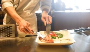 El restaurante La Casa del Palo de El Rompido busca cinco cocineros