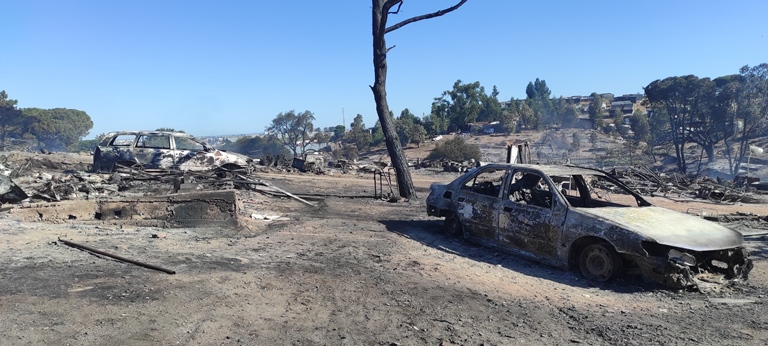 Así ha quedado el asentamiento de inmigrantes de Palos arrasado por el fuego