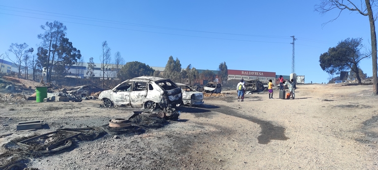 Así ha quedado el asentamiento de inmigrantes de Palos arrasado por el fuego