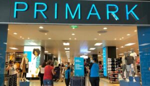 Primark busca dependientes para su tienda de Holea