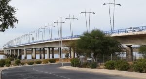 Adiós a las farolas en forma de V del Puente del Odiel