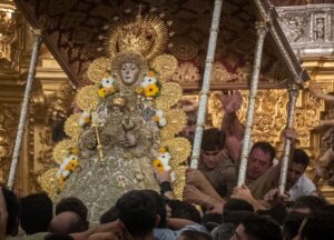La procesión de la Virgen del Rocío, en imágenes
