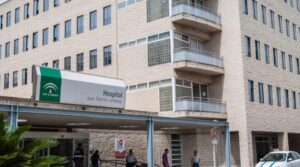 Médicos del Juan Ramón Jiménez alertan de la situación actual de la neurología de Huelva herido