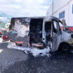 Bomberos extinguen el incendio de tres vehículos en San Juan, Matalascañas y Beas