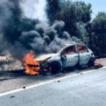 Bomberos extinguen el incendio de tres vehículos en San Juan, Matalascañas y Beas