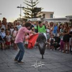 Cientos de niños "juegan al toro" en Punta Umbría