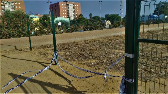 Denuncian "continuos robos" de las vallas de la zona canina de la barriada del Carmen 