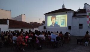 Casi 40 pueblos de Huelva han disfrutado ya este verano del cine en plazas y parques