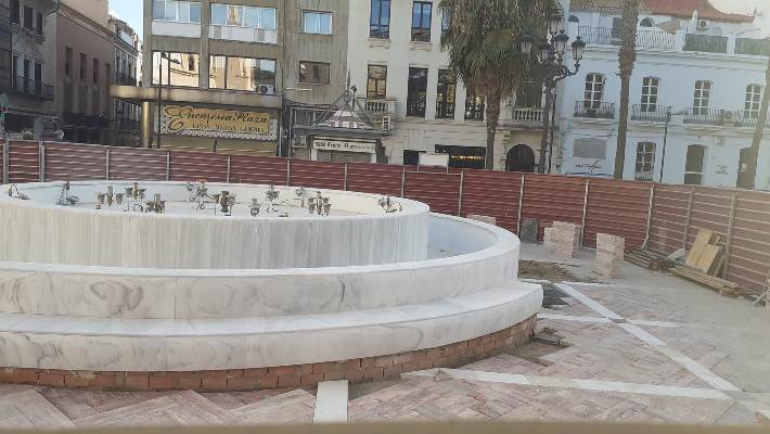 Fotonoticia: La nueva fuente de la plaza de las Monjas, casi a punto