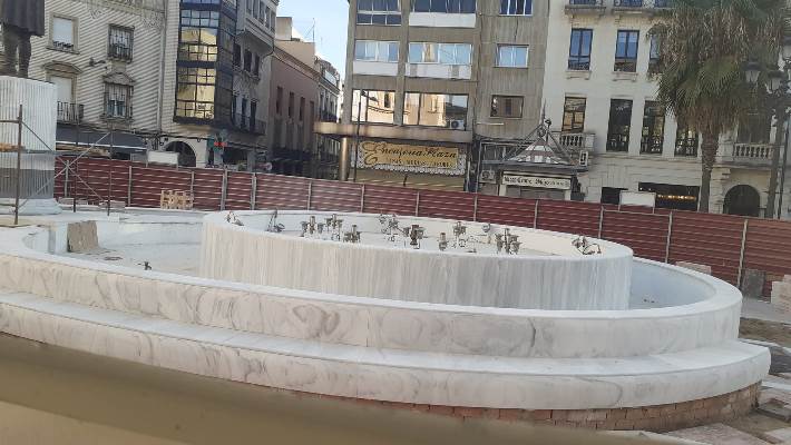 Fotonoticia: La nueva fuente de la plaza de las Monjas, casi a punto