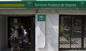 El paro en Huelva baja en 619 personas en julio