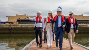 El presidente del Puerto y la alcaldesa de Huelva visitan a las obras de la Marina Deportiva