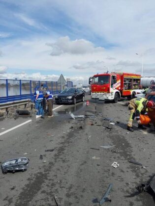 Un aparatoso accidente entre Huelva y Mazagón se salda con varios heridos