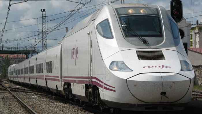 Pilar Miranda denuncia el "lamentable" estado de los trenes en Huelva