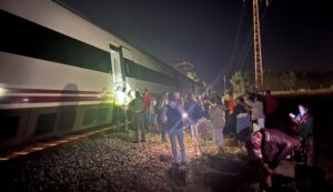 Un centenar de pasajeros del tren Madrid-Huelva se quedan tirados en San Juan del Puerto