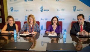 Huelva reafirma su compromiso con la Asociación de Amas de Casa ‘Virgen de La Cinta’