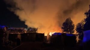 El fuego arrasa 200 chabolas en un nuevo incendio en el asentamiento de Palos