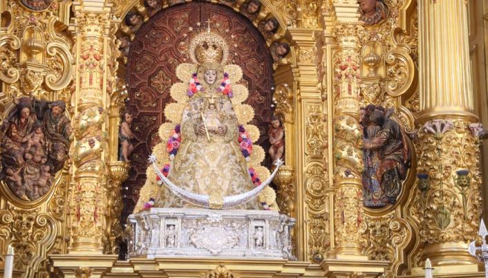 La Virgen del Rocío será retirada del culto durante tres meses para su restauración medallas de huelva