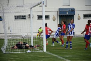 Gol de Sheila ante el Sporting Huelva. (Tenor)