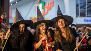 Drácula, su mujer y su prima celebrarán Halloween en Holea