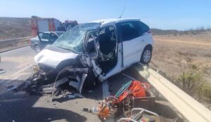 Brutal accidente con dos chicas atrapadas en Villarrasa víctimas mortales