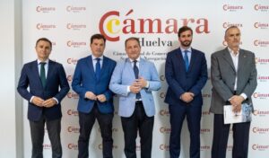 El presidente del Puerto presenta los proyectos de la entidad al Club Cámara