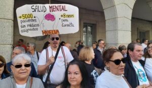 Imágenes de la concentración en Huelva por la defensa de la sanidad pública
