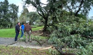 Toscano visita las zonas afectadas por la borrasca para conocer ‘in situ’ los daños