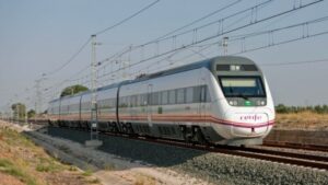 Los trenes de Huelva con Sevilla y Madrid, afectados por el temporal