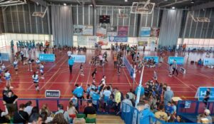 Unos 200 jóvenes participan en la primera concentración de voleibol de ‘La Provincia en Juego’