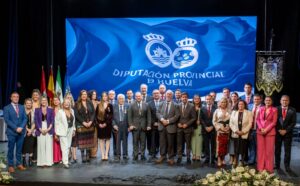 Diputación rinde homenaje a cuatro grandes de la provincia en un solemne y multitudinario acto