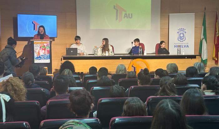 Jóvenes conocen las mejoras y necesidades para la igualdad en la discapacidad en Huelva
