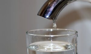 El agua de Arroyomolinos, declarada no apta para el consumo humano