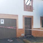 Un pavoroso incendio arrasa una casa en Valverde del Camino