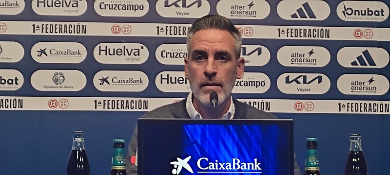 Abel Gómez, técnico del Recreativo de Huelva. (L. Limón)
