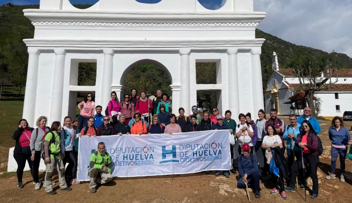 Más de 250 vecinos de seis municipios participan en el programa de senderismo 'Conecta Huelva'