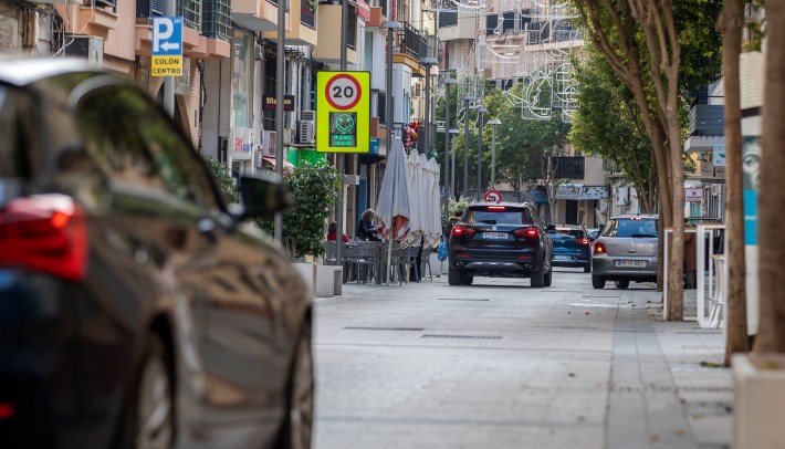 Un radar pedagógico para controlar la velocidad en la calle Palos de la capital