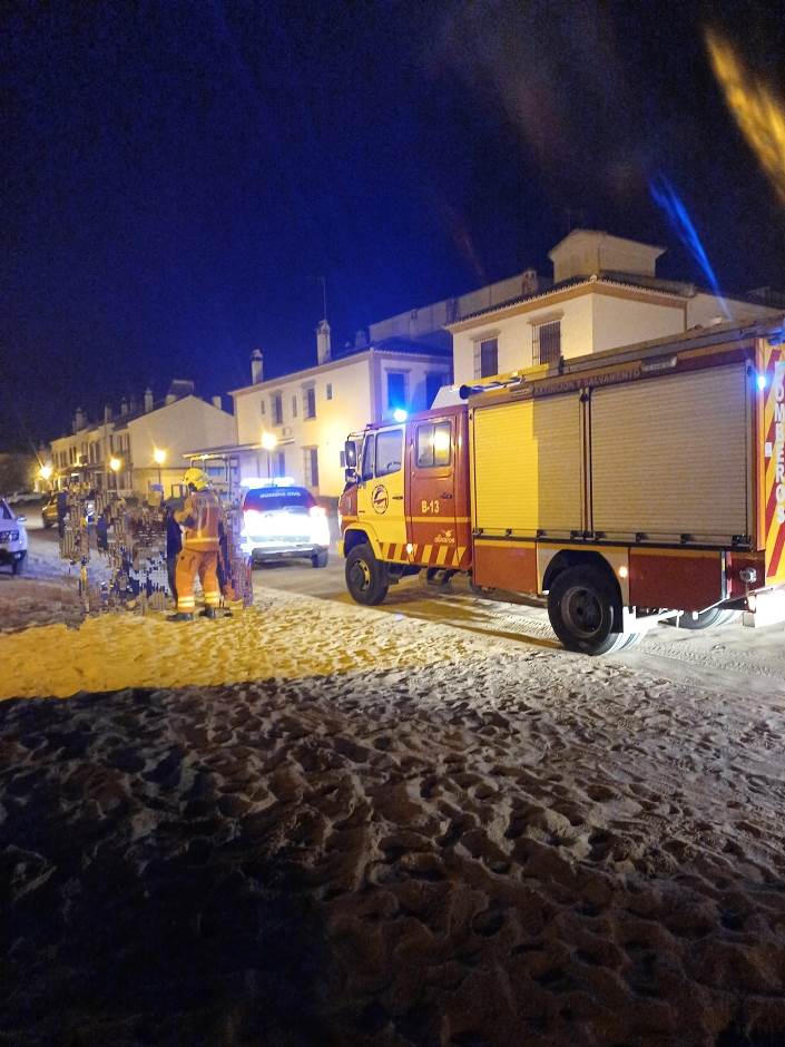 Una mujer sufre quemaduras en el incendio de su bar en El Rocío