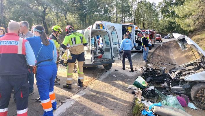 El choque entre dos coches deja cinco heridos, dos de ellos menores, en Aracena