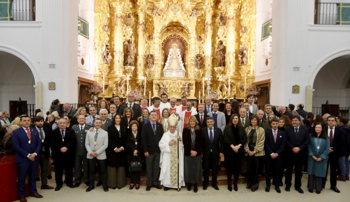 El amor de Huelva a la Virgen del Rocío en forma de medalla