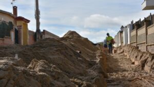 Las obras de peatonalización de la calle Bajamar de Punta Umbría, a un tercio de ejecución