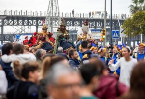 Fotogalería: Multitudinaria llegada de los Reyes Magos a Huelva