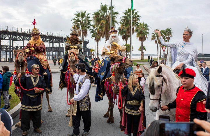 Fotogalería: Multitudinaria llegada de los Reyes Magos a Huelva