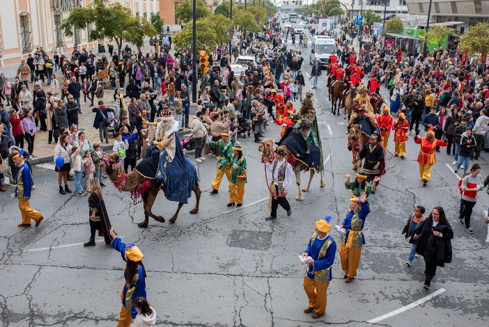 Fotogalería: Multitudinaria llegada de los Reyes Magos a Huelva