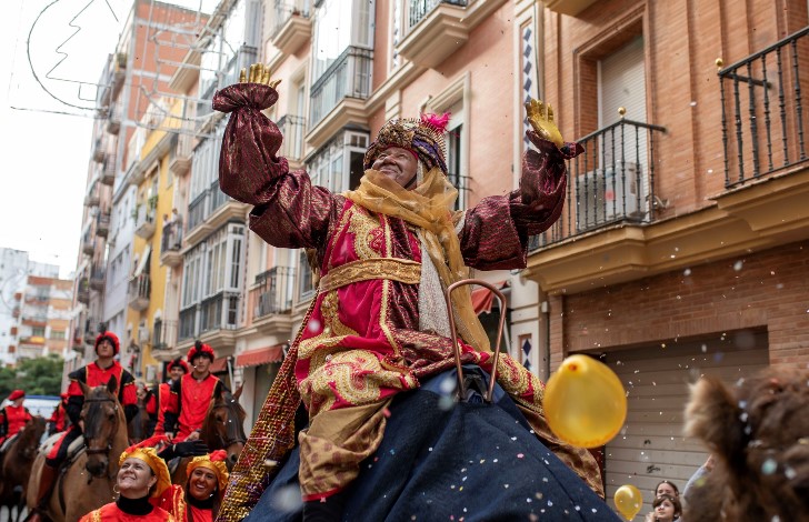 Fotogalería: Multitudinaria llegada de los Reyes Magos a Huelva