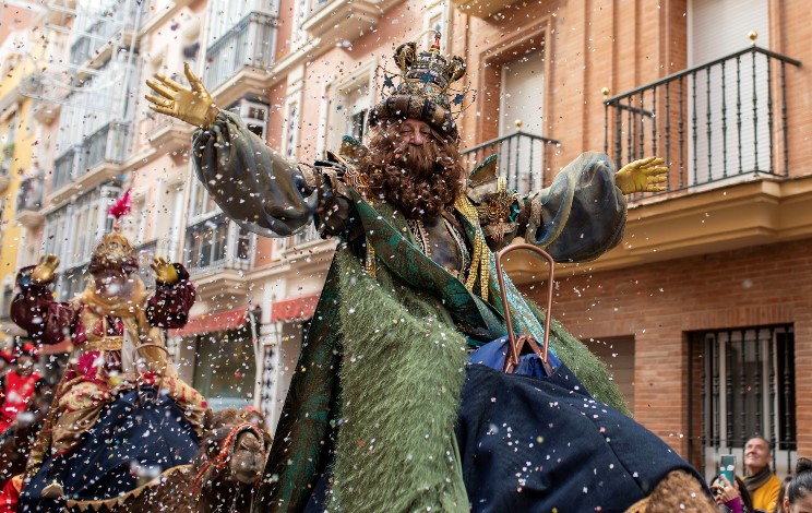 Fotogalería: Multitudinaria llegada de los Reyes Magos a Huelva