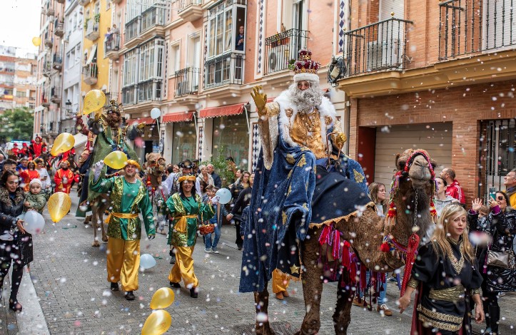 Fotogalería: Multitudinaria llegada de los Reyes Magos a Huelva