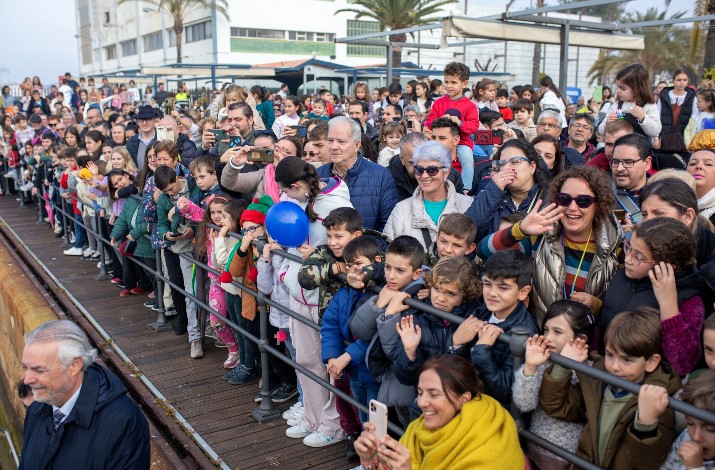 Fotogalería: Multitudinaria llegada de los Reyes Magos a Huelva