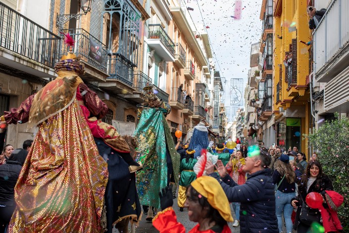 Fotogalería: Multitudinaria llegada de los Reyes Magos a Huelva