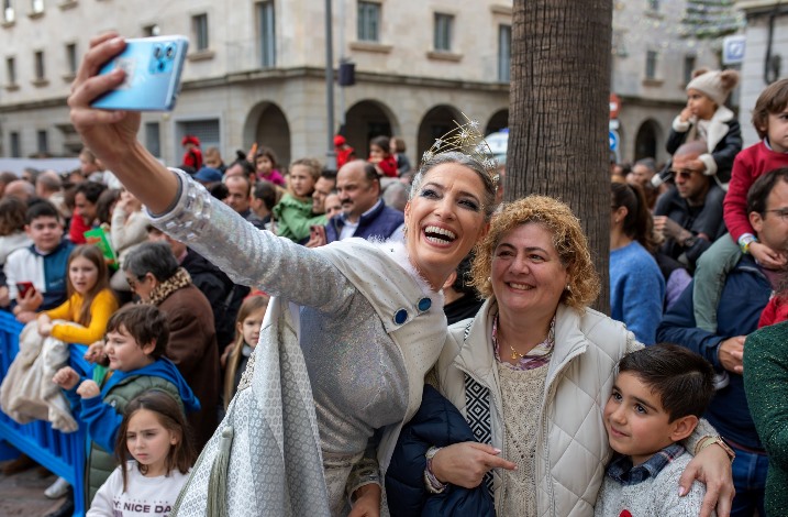 Fotogalería: Multitudinaria llegada de los Reyes Magos a Huelva